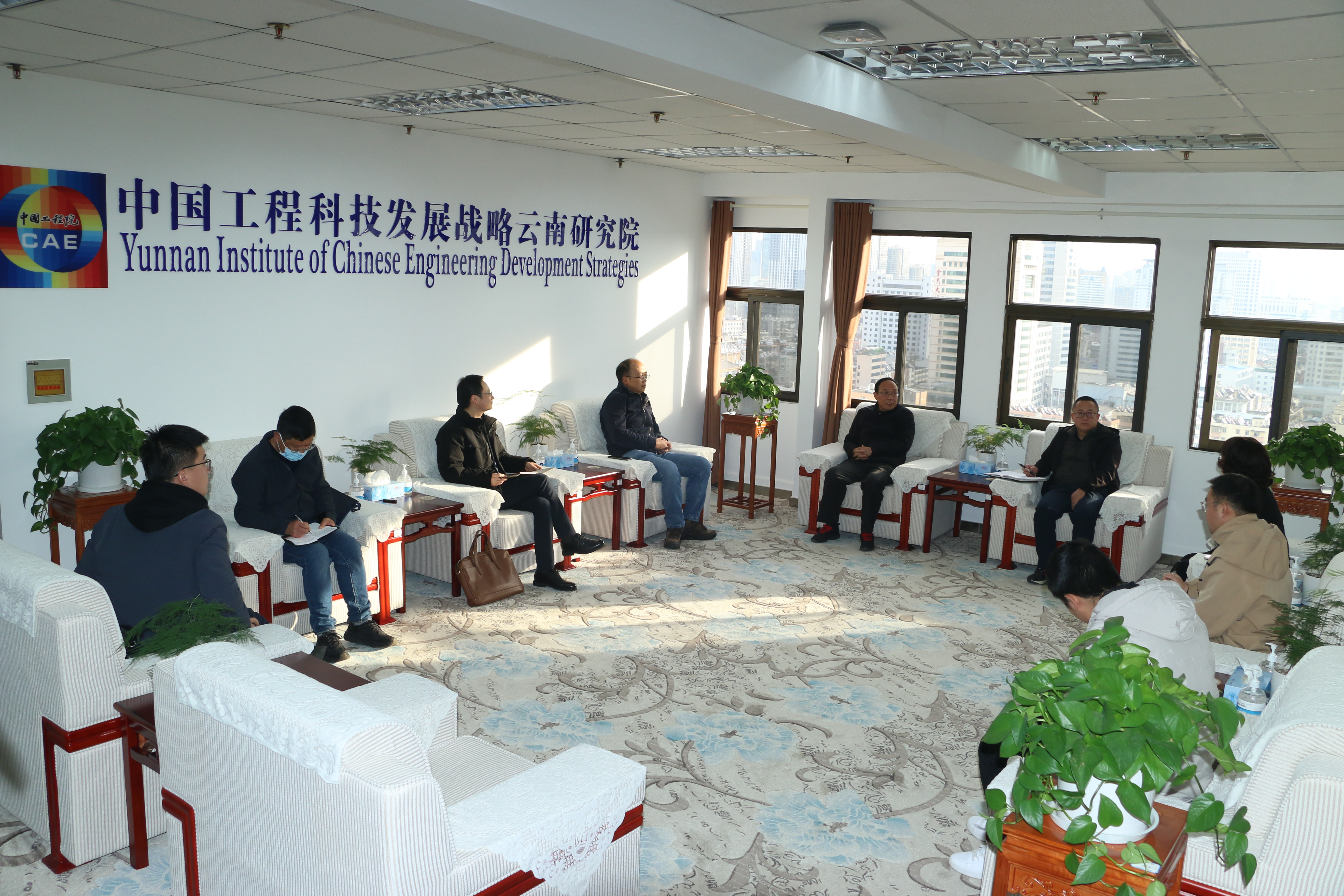 《基于综合运输大数据的云南省降低物流成本战略与路径研究》项目组到访云南研究院秘书处交流座谈